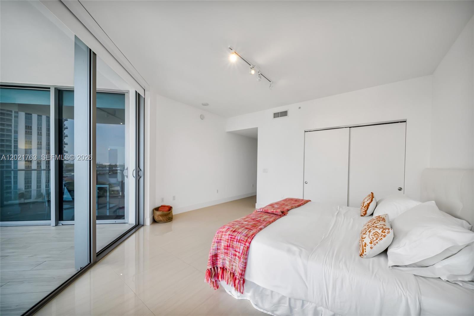 17301 Biscayne Blvd #907, North Miami Beach FL 33160