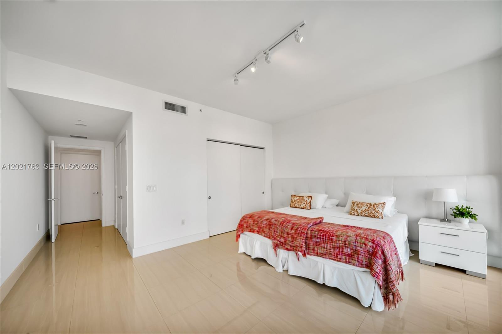17301 Biscayne Blvd #907, North Miami Beach FL 33160