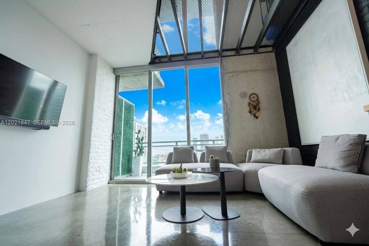 690 SW 1st Ct #1913, Miami FL 33130