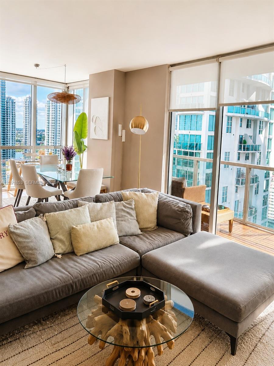 55 SE 6th St #3001, Miami FL 33131