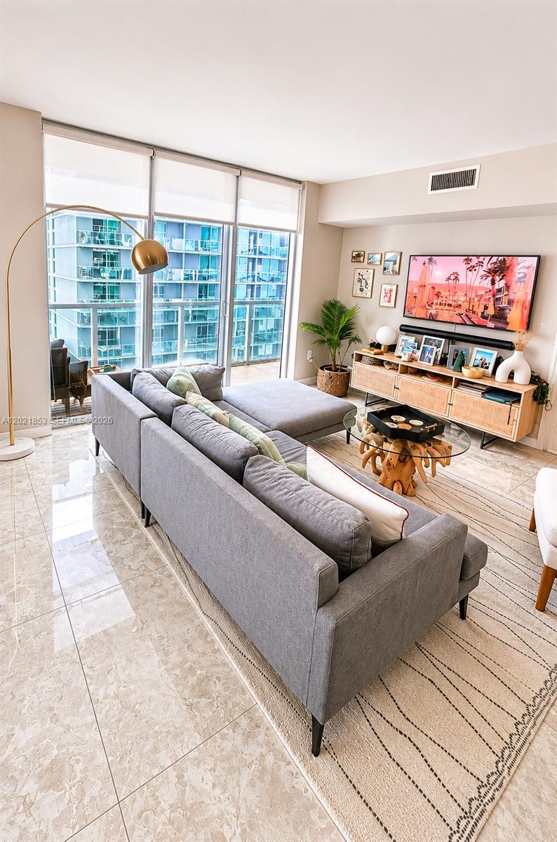 55 SE 6th St #3001, Miami FL 33131