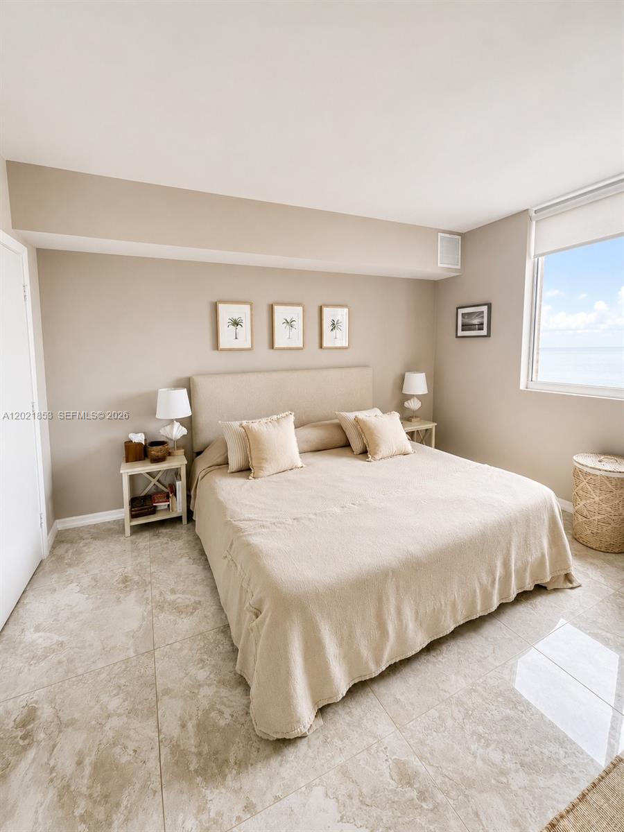 55 SE 6th St #3001, Miami FL 33131