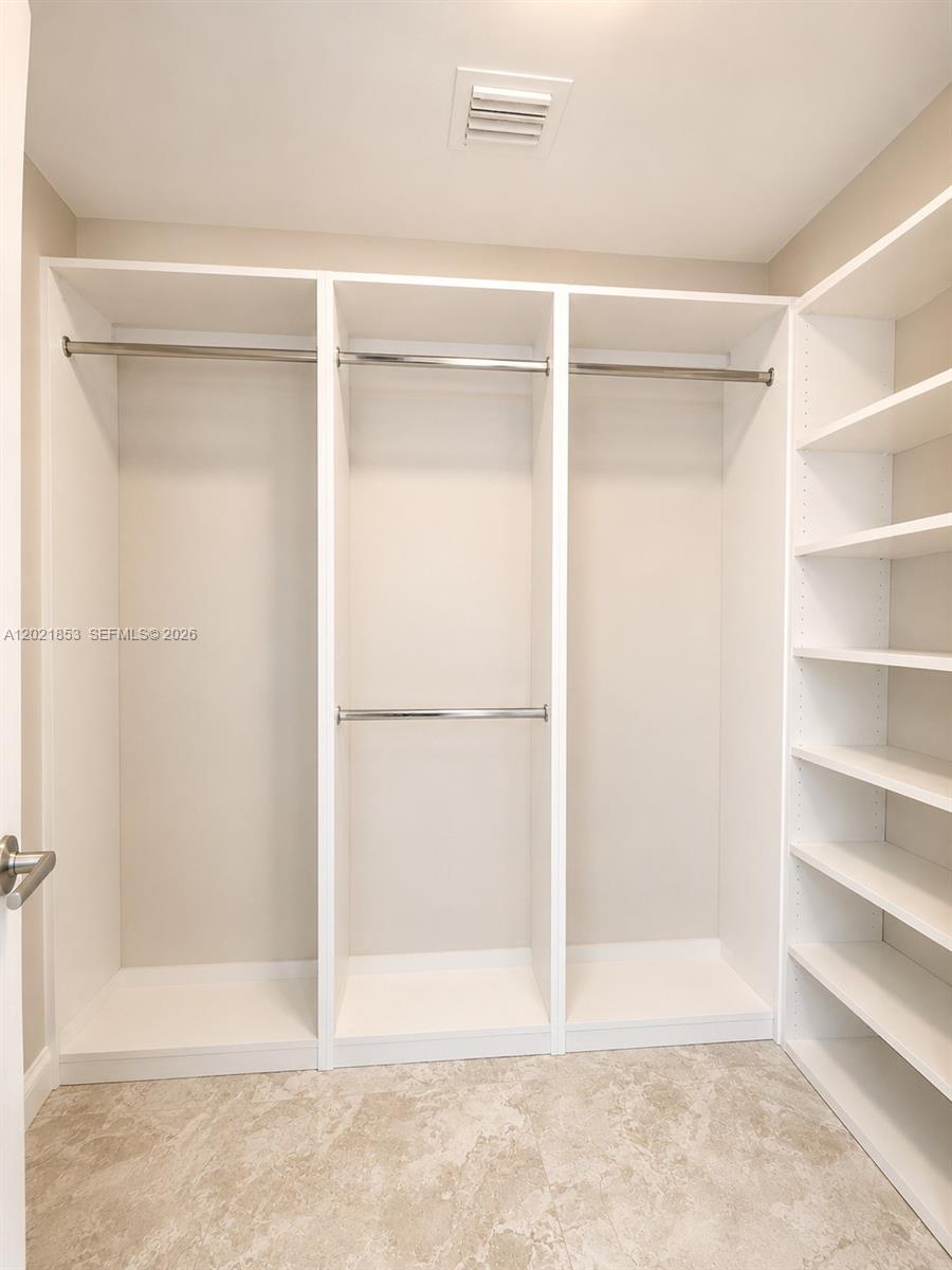 55 SE 6th St #3001, Miami FL 33131