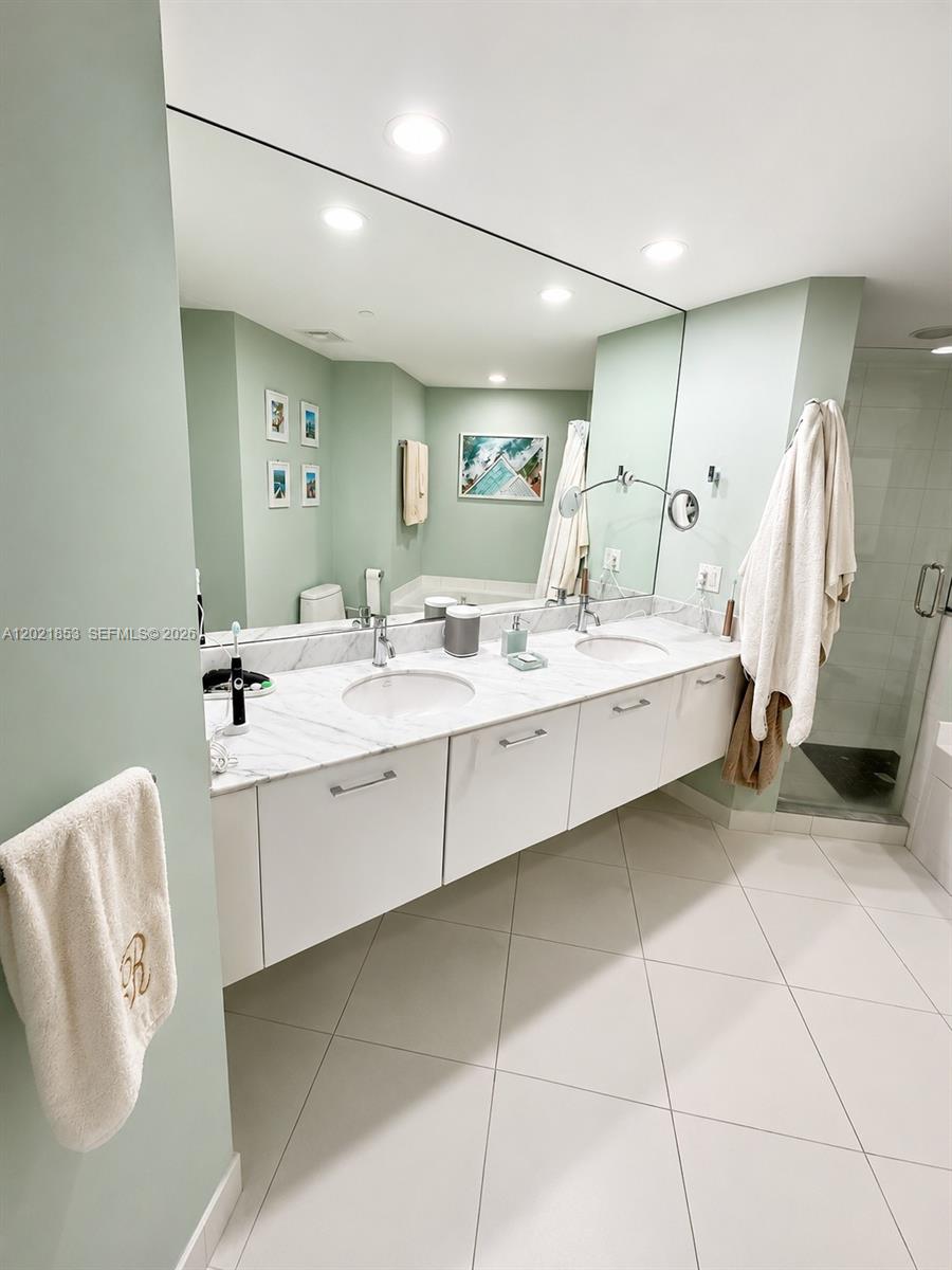 55 SE 6th St #3001, Miami FL 33131