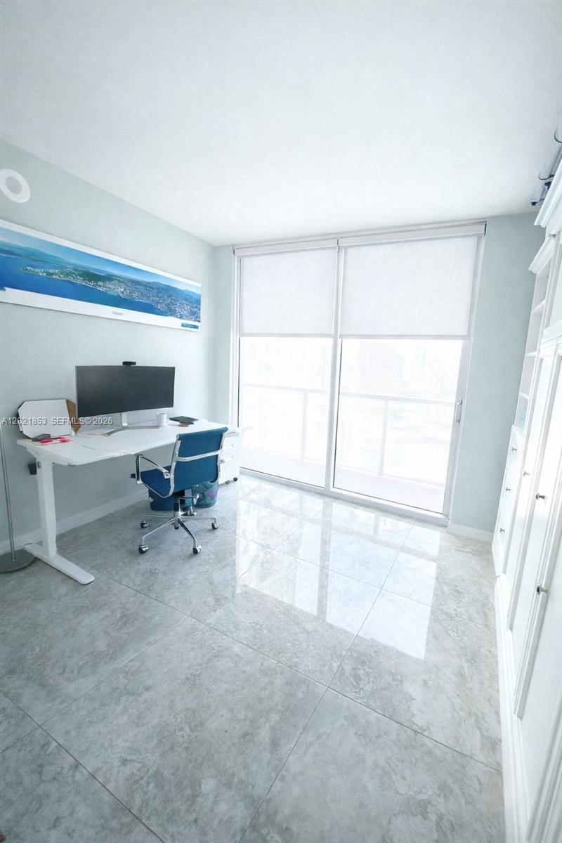55 SE 6th St #3001, Miami FL 33131