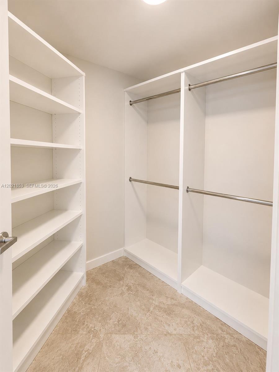 55 SE 6th St #3001, Miami FL 33131