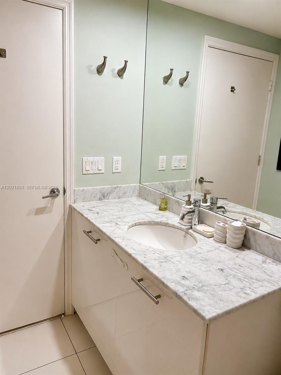55 SE 6th St #3001, Miami FL 33131