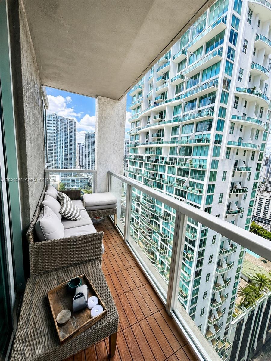 55 SE 6th St #3001, Miami FL 33131