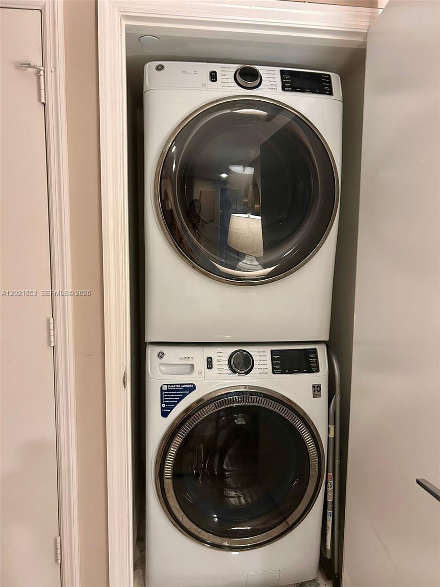 55 SE 6th St #3001, Miami FL 33131