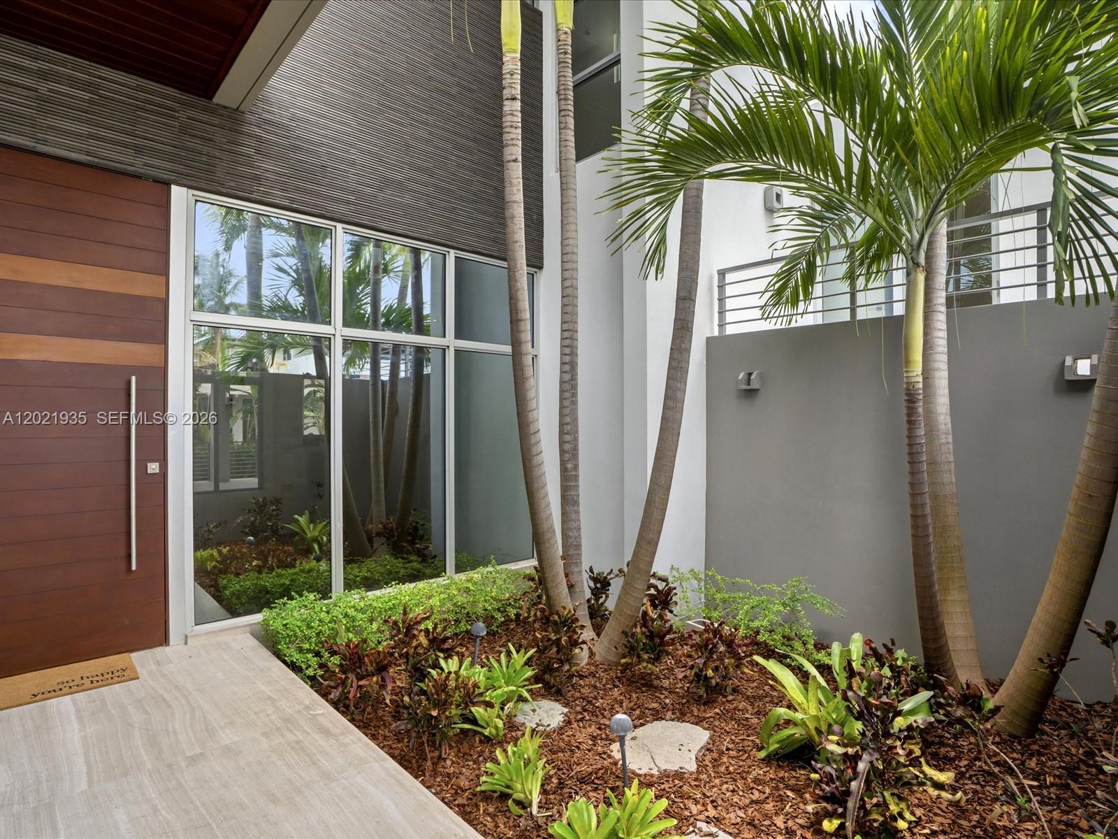 125 Hampton Ln, Key Biscayne FL 33149