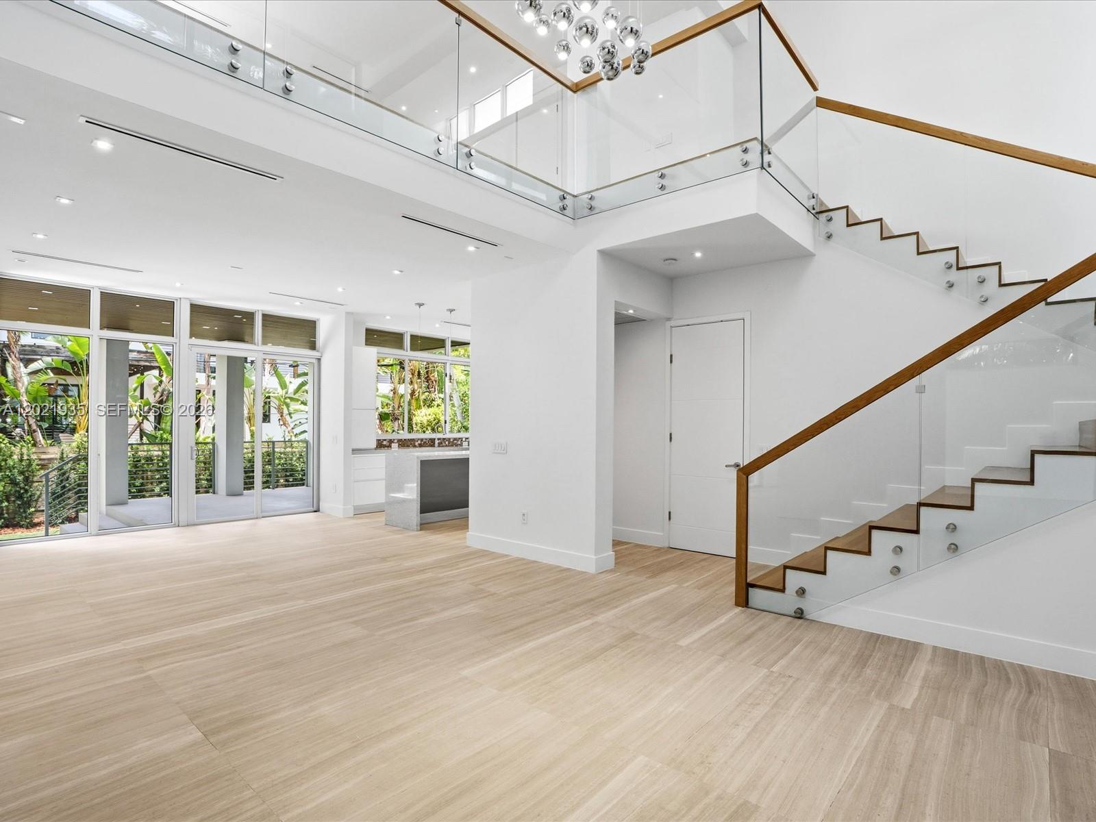 125 Hampton Ln, Key Biscayne FL 33149