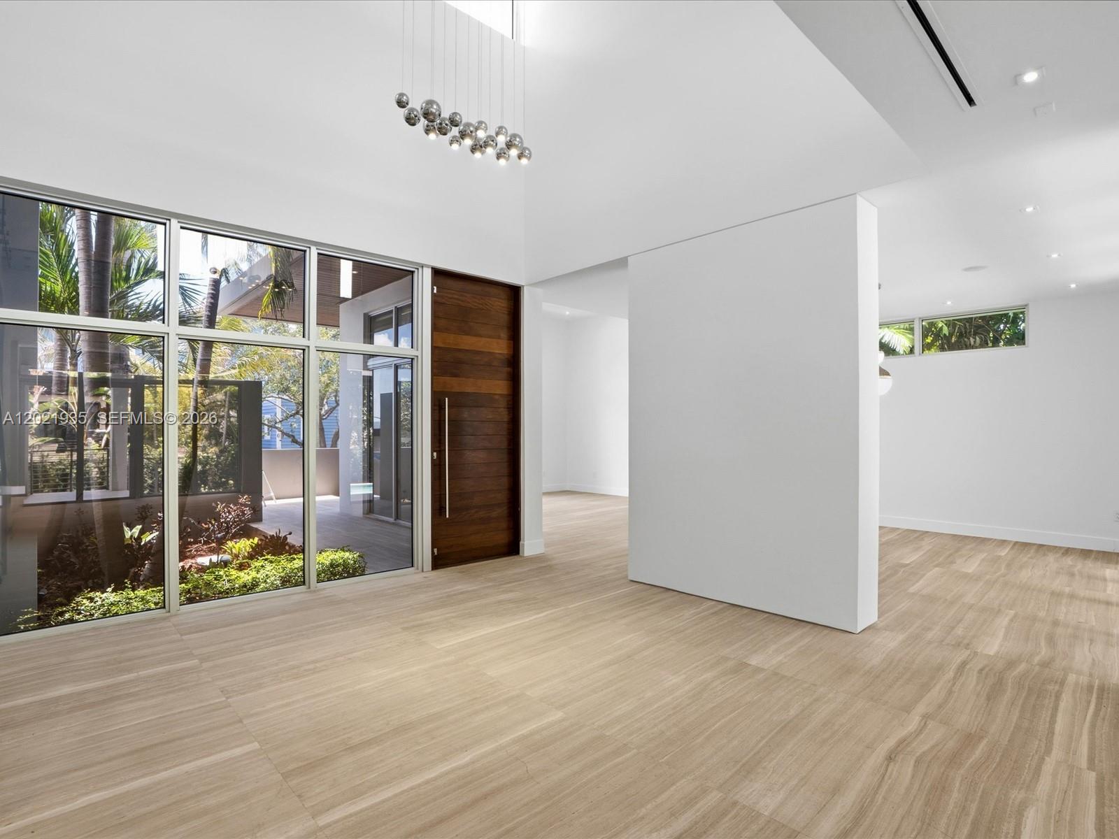 125 Hampton Ln, Key Biscayne FL 33149