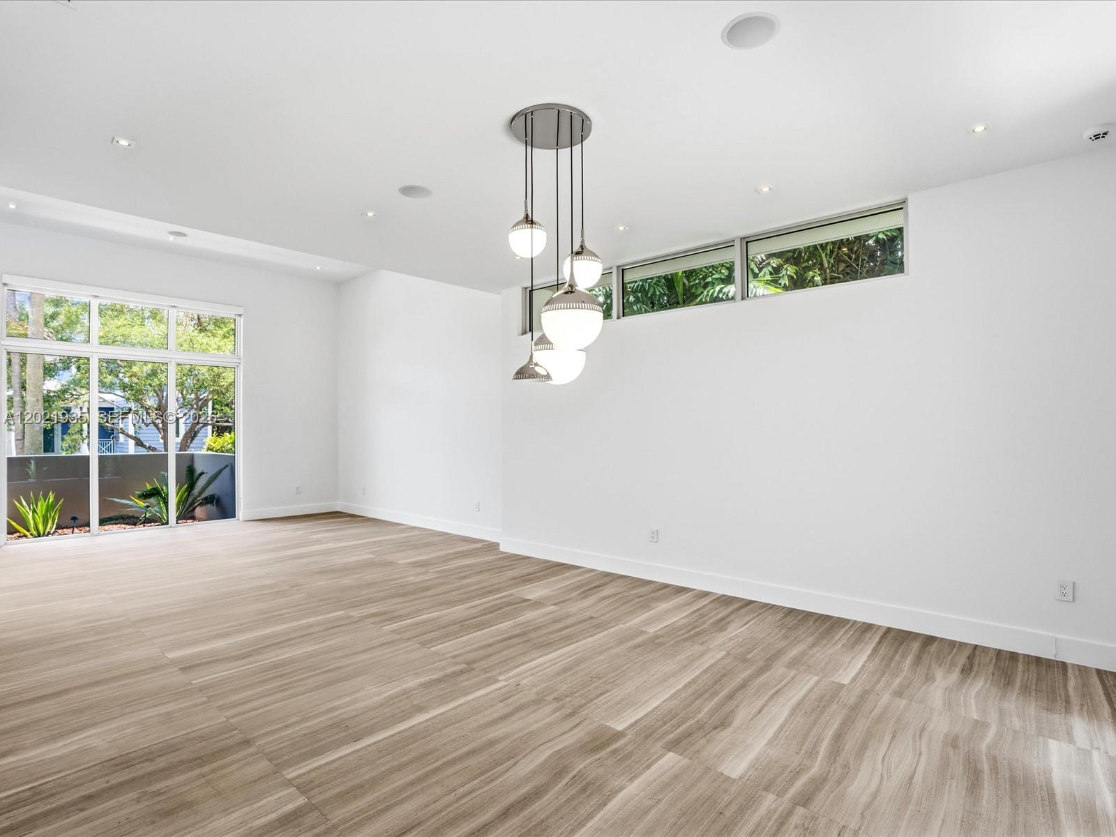 125 Hampton Ln, Key Biscayne FL 33149