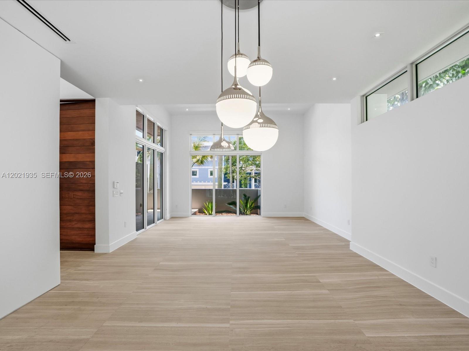 125 Hampton Ln, Key Biscayne FL 33149