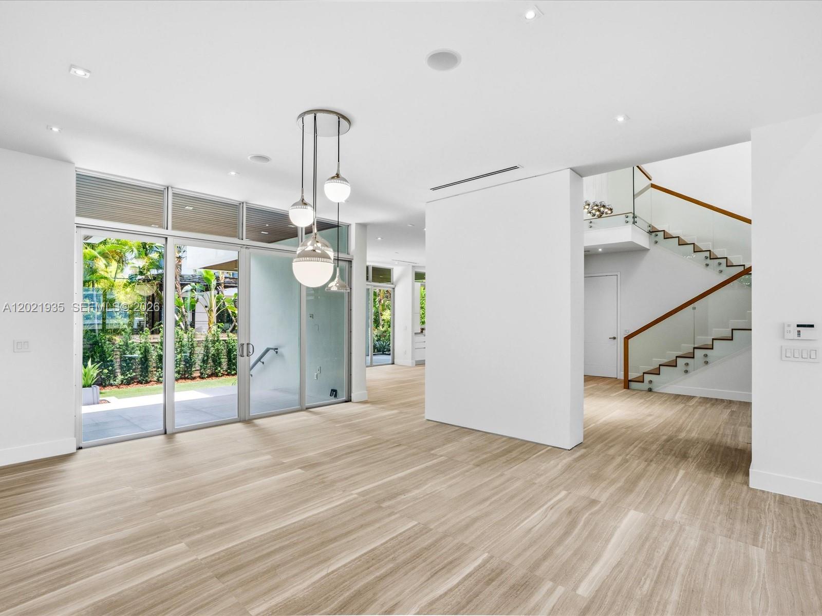 125 Hampton Ln, Key Biscayne FL 33149
