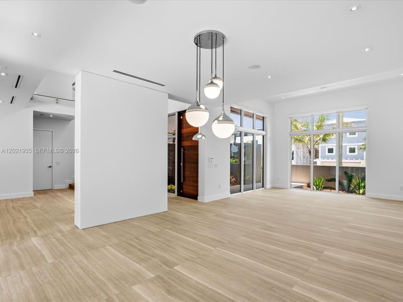 125 Hampton Ln, Key Biscayne FL 33149