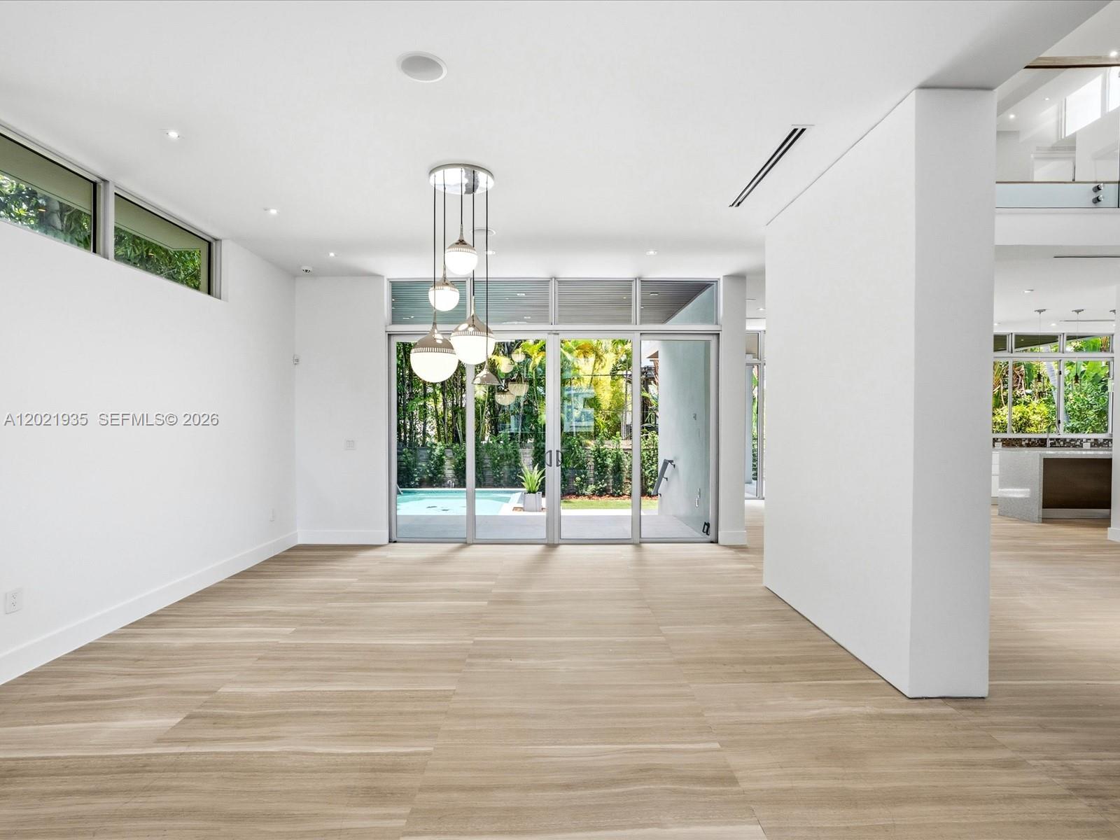125 Hampton Ln, Key Biscayne FL 33149