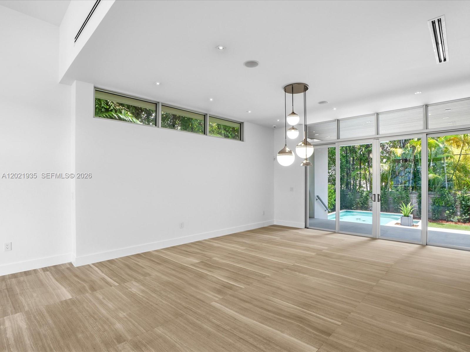 125 Hampton Ln, Key Biscayne FL 33149