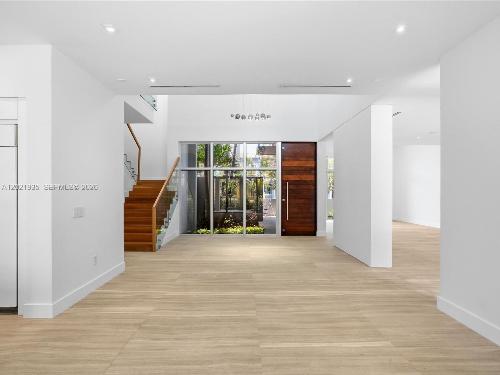 125 Hampton Ln, Key Biscayne FL 33149