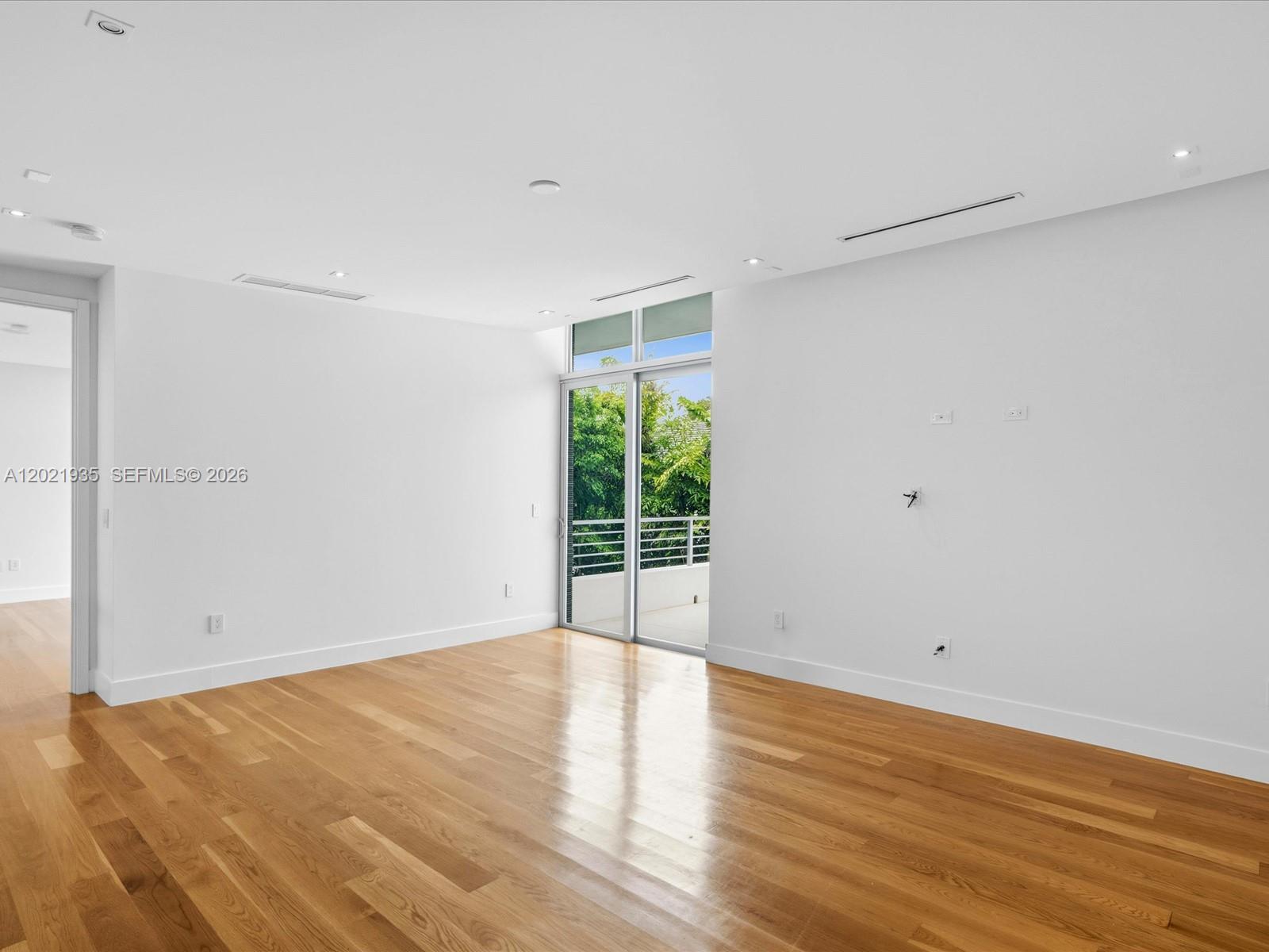 125 Hampton Ln, Key Biscayne FL 33149