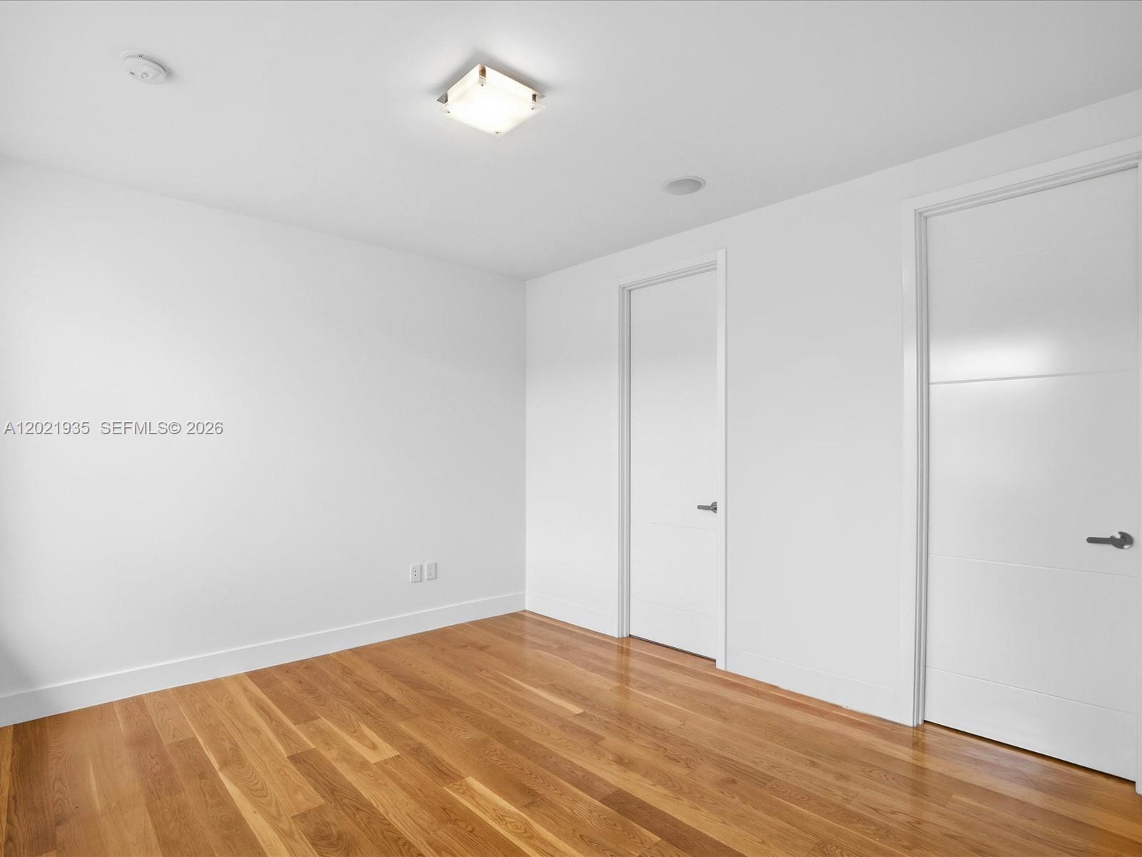 125 Hampton Ln, Key Biscayne FL 33149