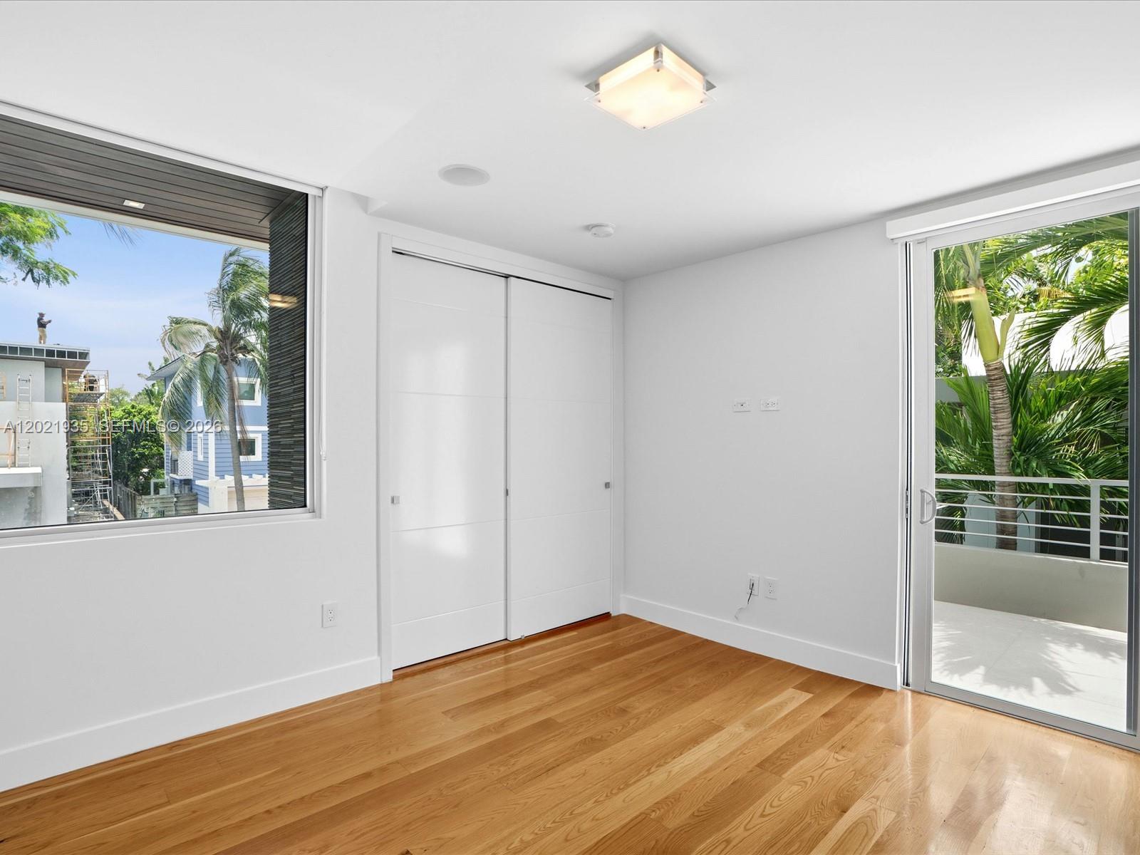 125 Hampton Ln, Key Biscayne FL 33149