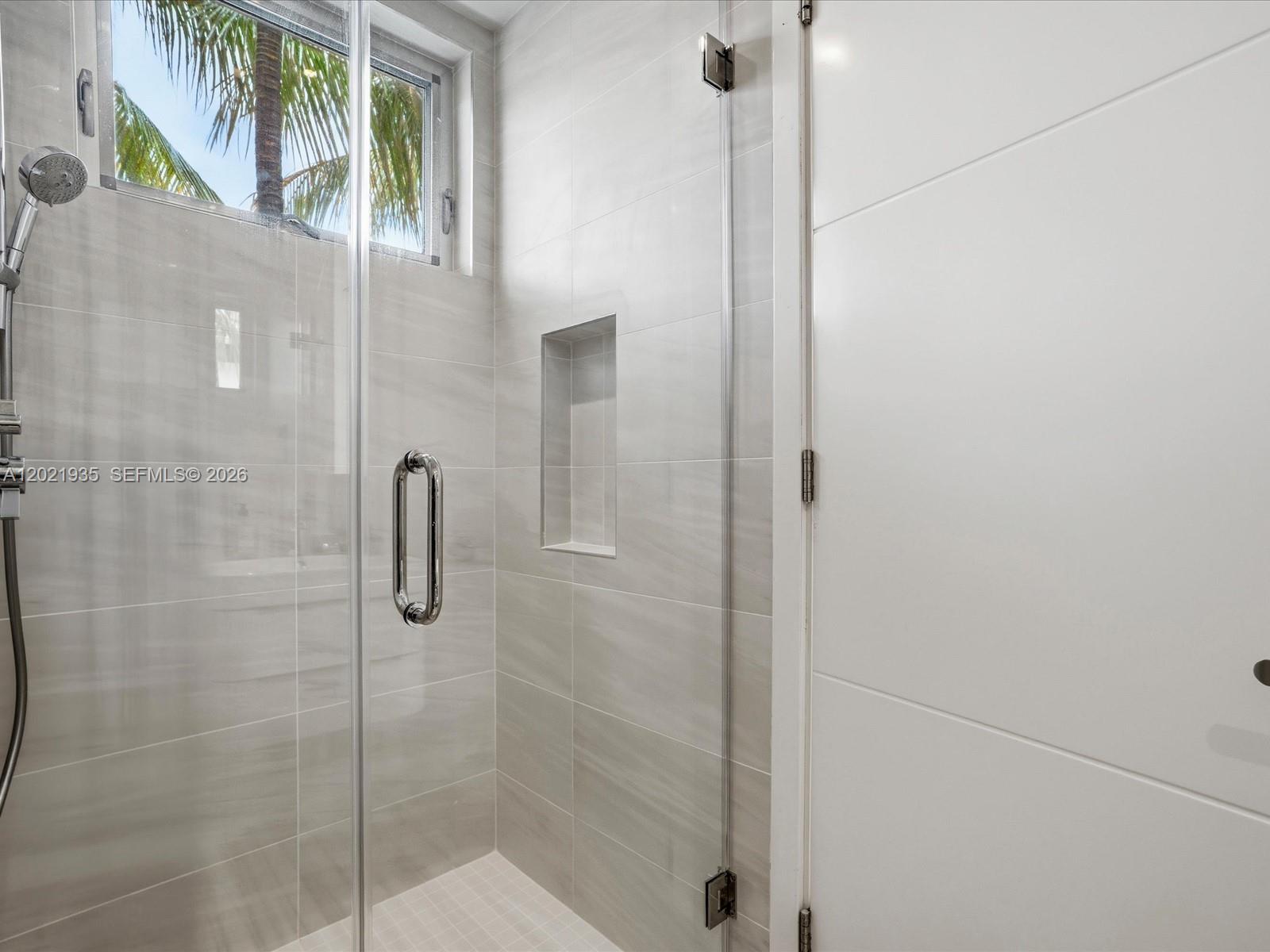 125 Hampton Ln, Key Biscayne FL 33149