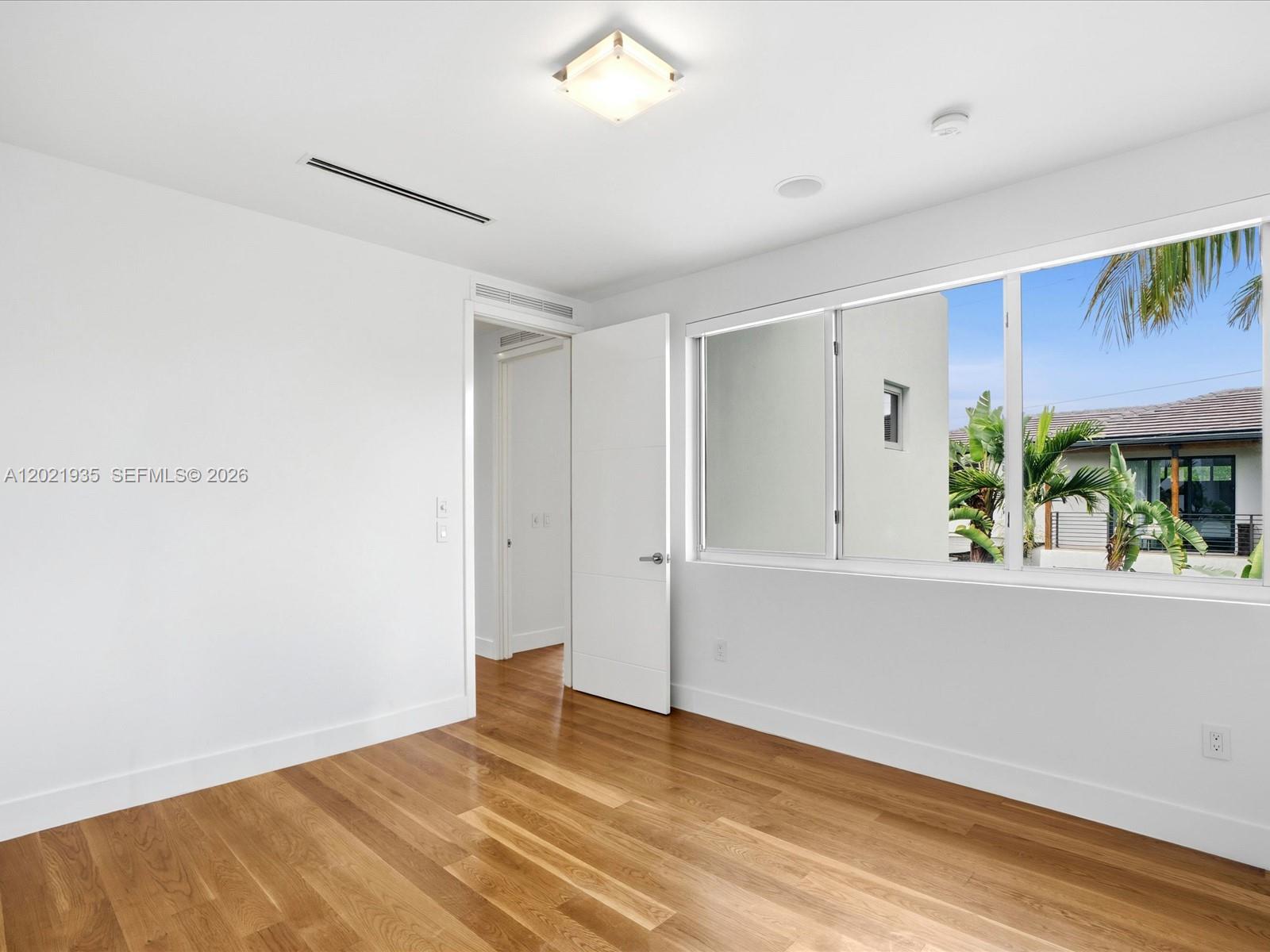 125 Hampton Ln, Key Biscayne FL 33149