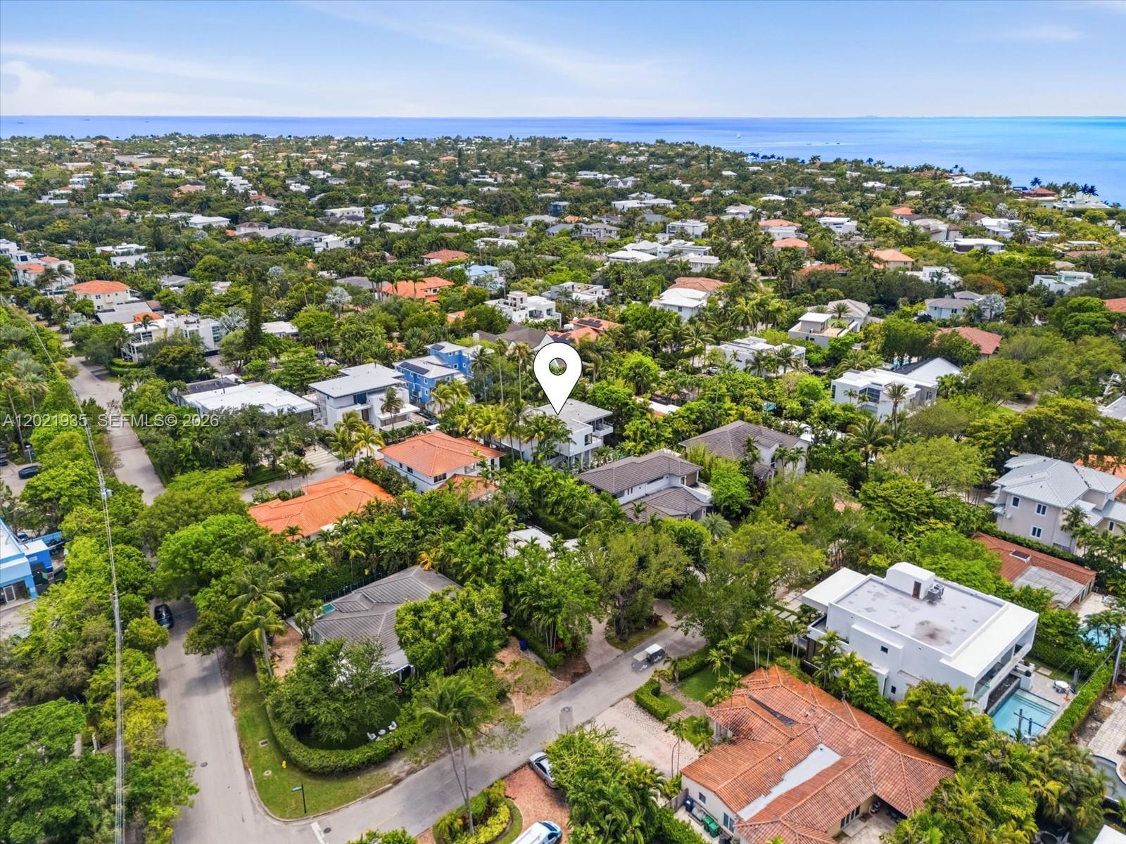 125 Hampton Ln, Key Biscayne FL 33149