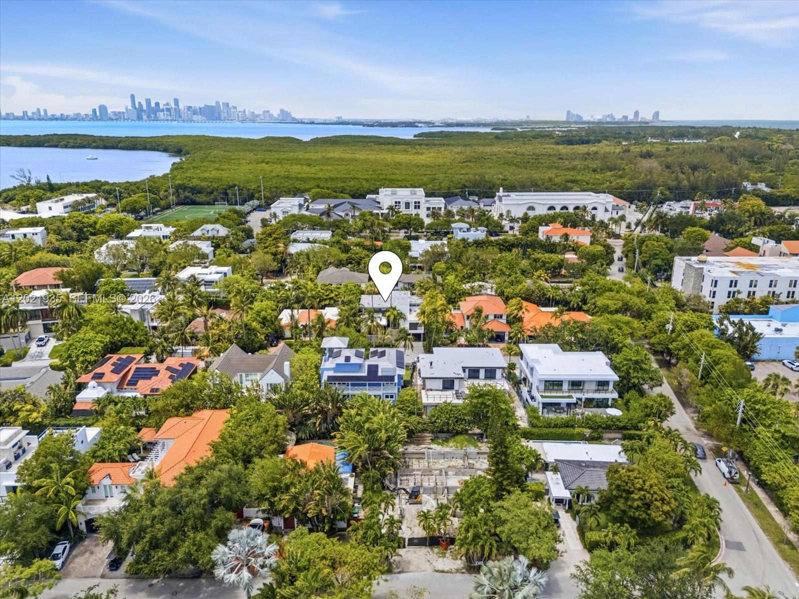 125 Hampton Ln, Key Biscayne FL 33149
