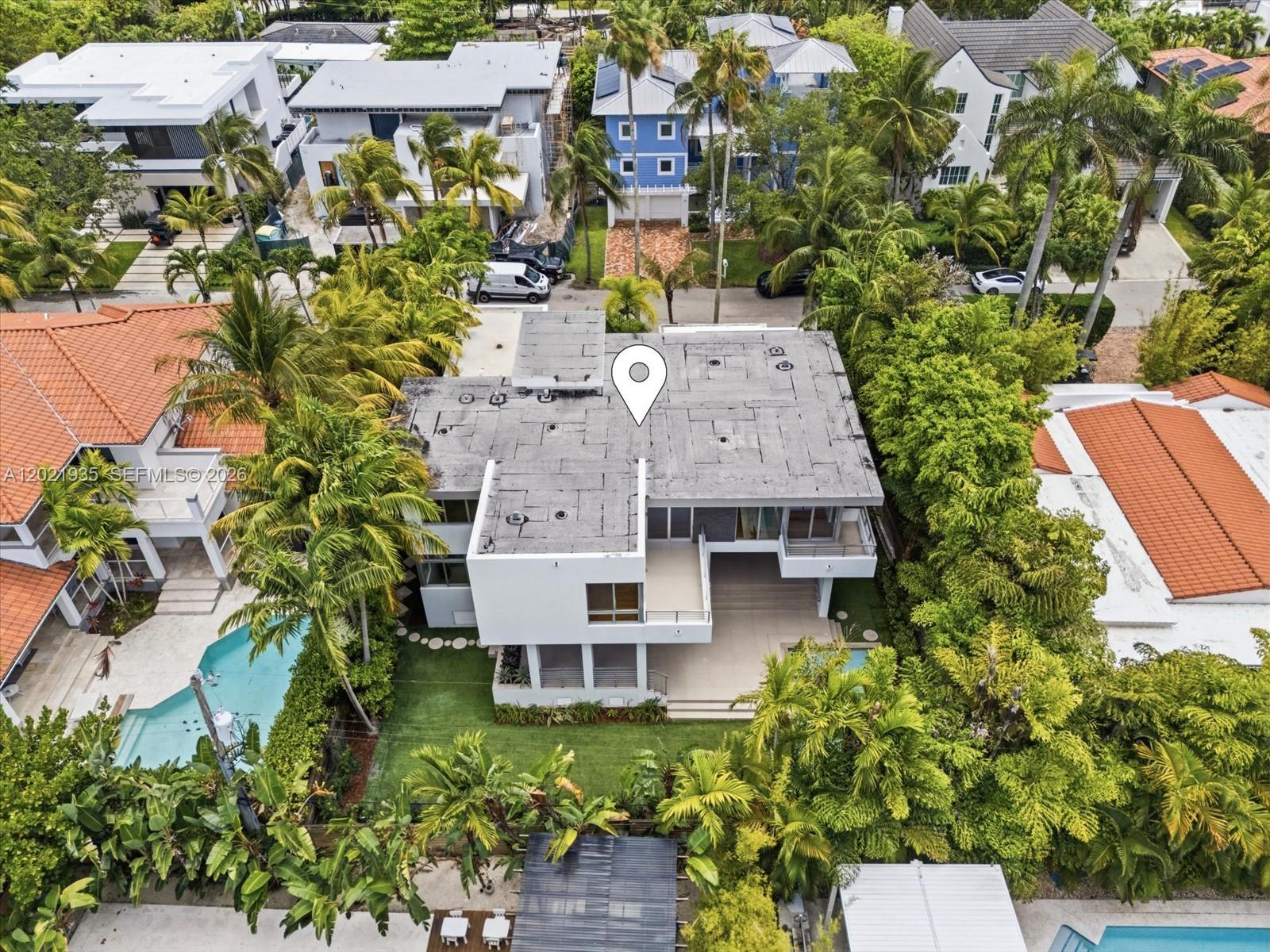 125 Hampton Ln, Key Biscayne FL 33149