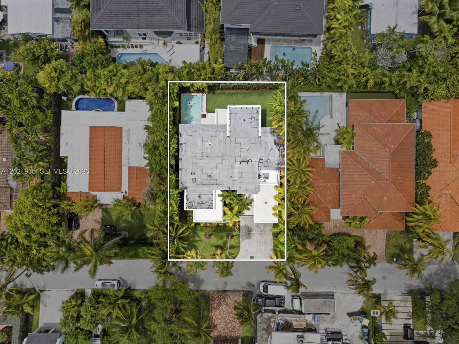 125 Hampton Ln, Key Biscayne FL 33149