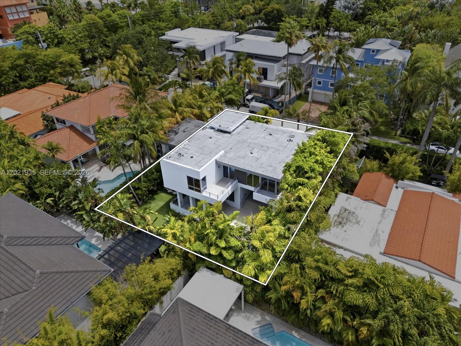 125 Hampton Ln, Key Biscayne FL 33149