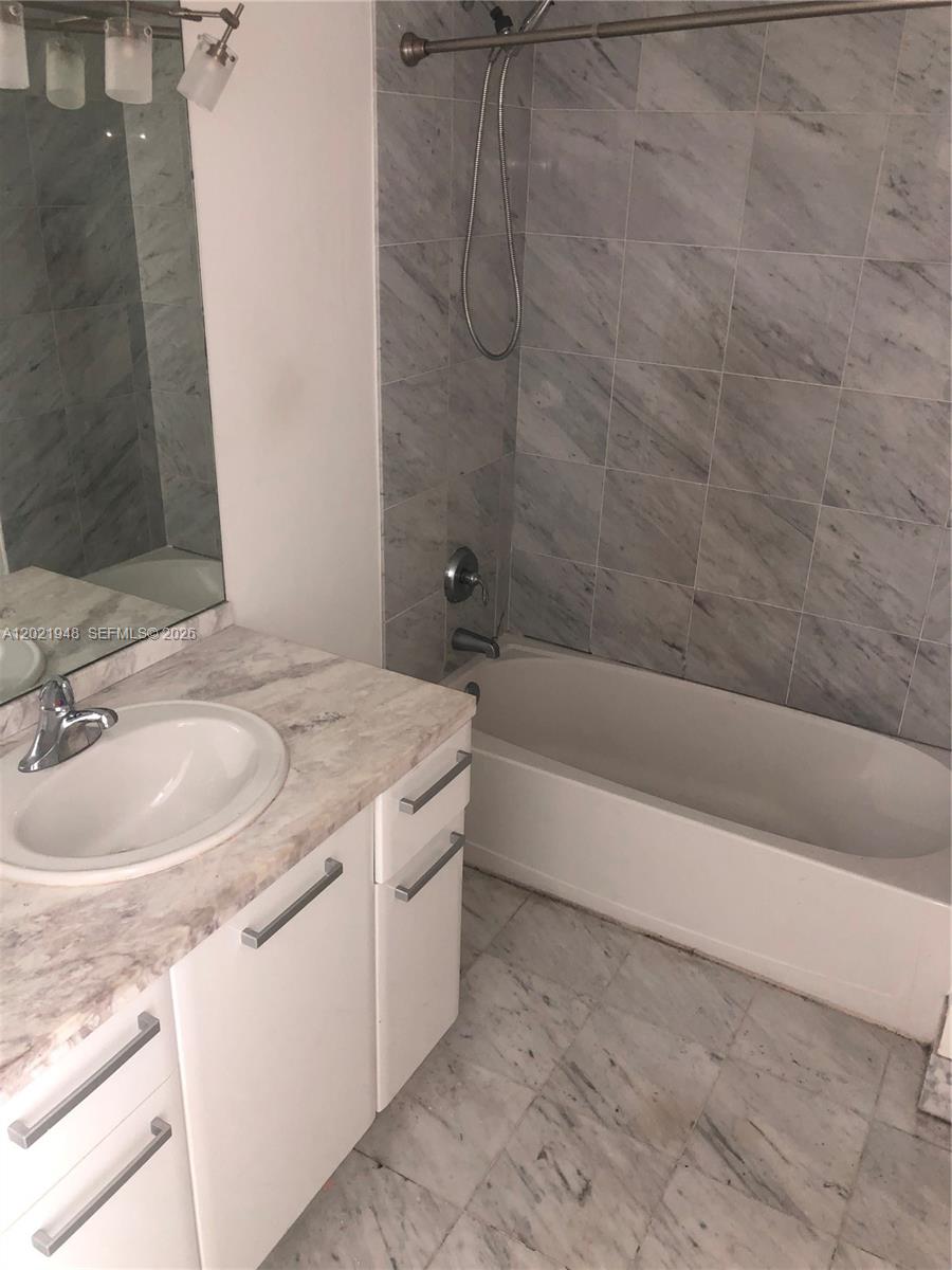 253 NE 2nd St #217, Miami FL 33132