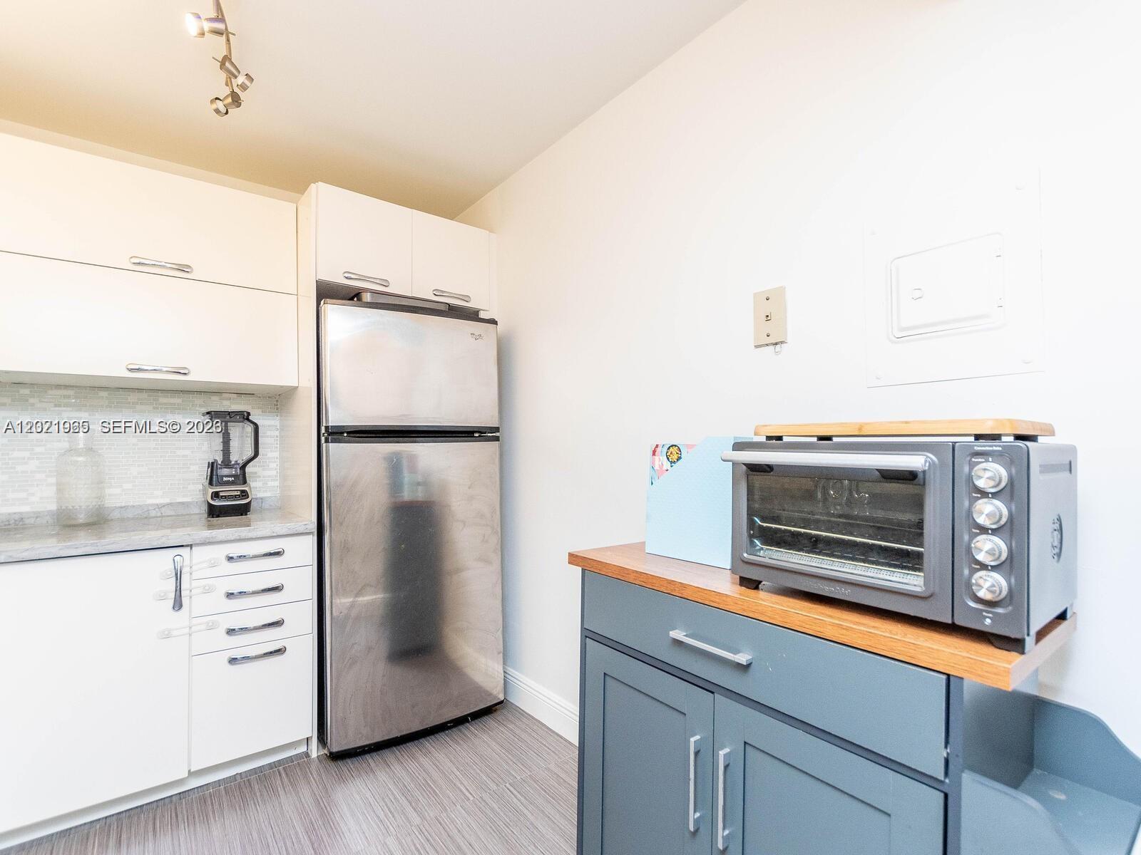 3701 N Country Club Dr #1002, Aventura FL 33180