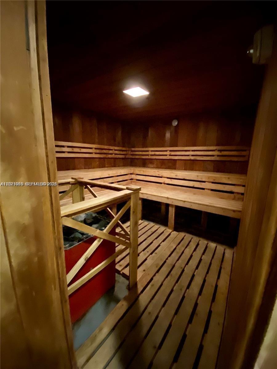 3701 N Country Club Dr #1002, Aventura FL 33180