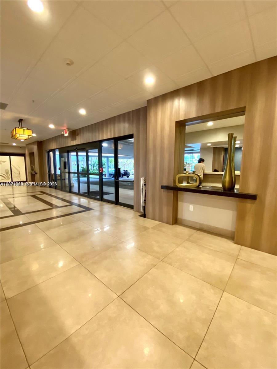 3701 N Country Club Dr #1002, Aventura FL 33180