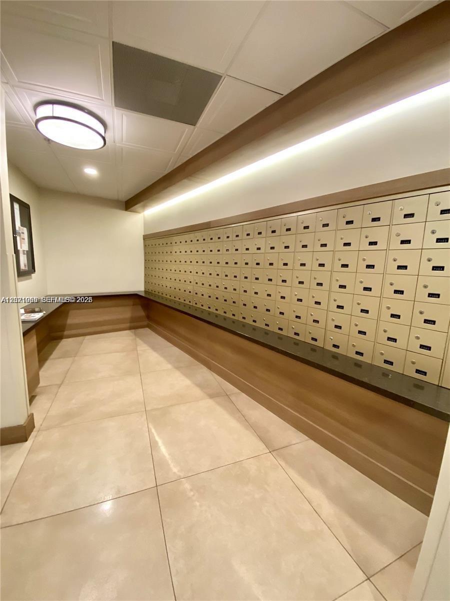 3701 N Country Club Dr #1002, Aventura FL 33180