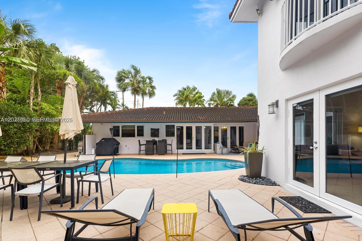 4101 Bayview Dr, Fort Lauderdale FL 33308