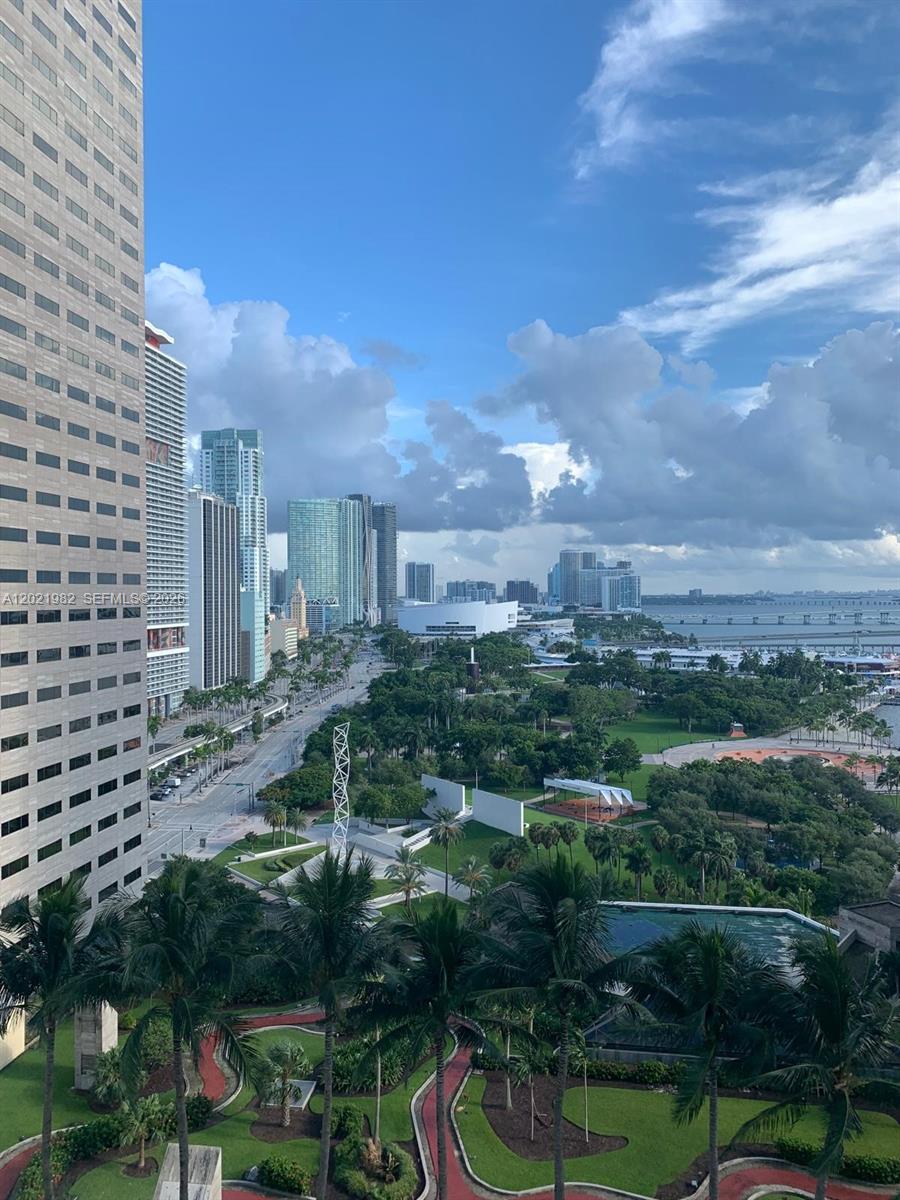 325 S Biscayne Blvd #2024, Miami FL 33131