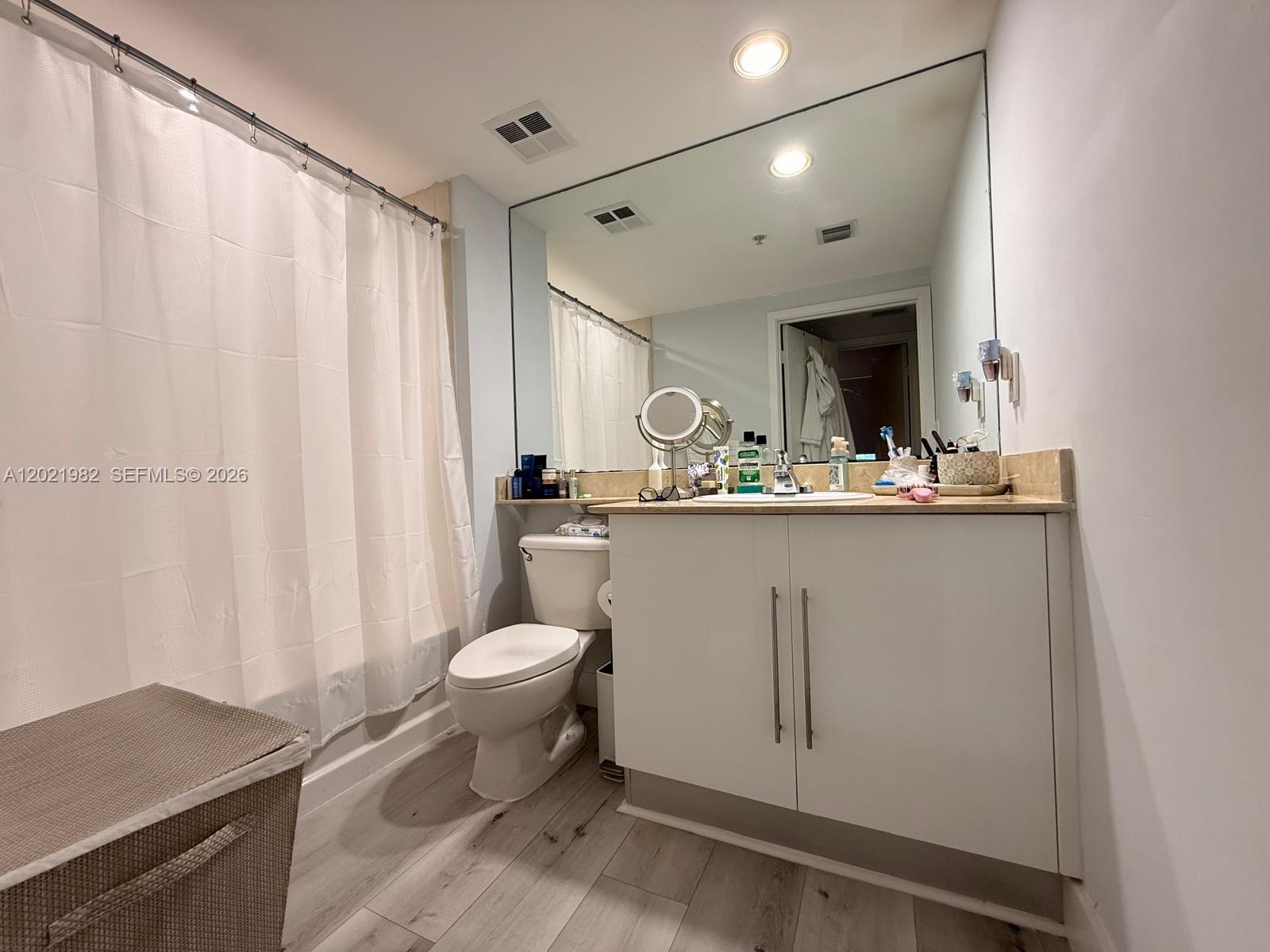325 S Biscayne Blvd #2024, Miami FL 33131