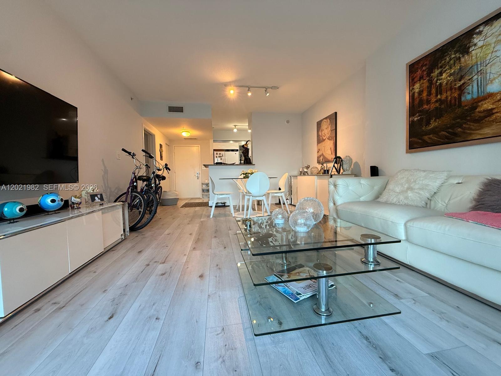 325 S Biscayne Blvd #2024, Miami FL 33131