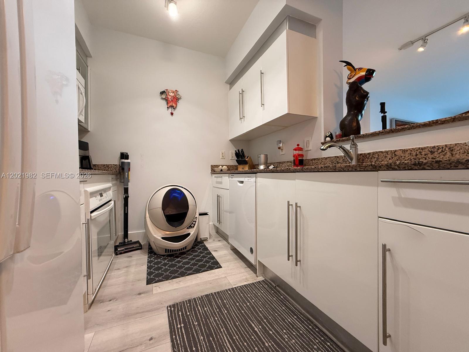 325 S Biscayne Blvd #2024, Miami FL 33131