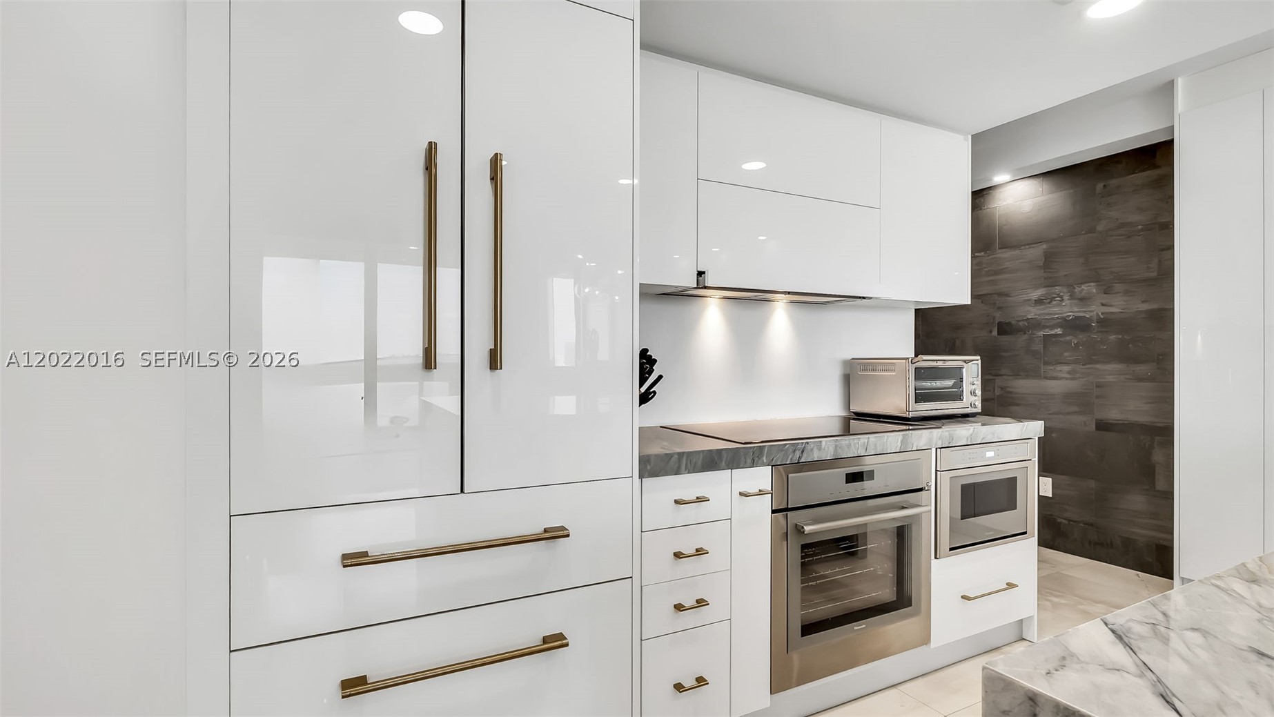 5875 Collins Ave #1807, Miami Beach FL 33140