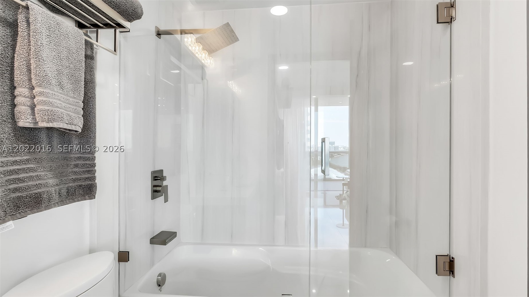 5875 Collins Ave #1807, Miami Beach FL 33140