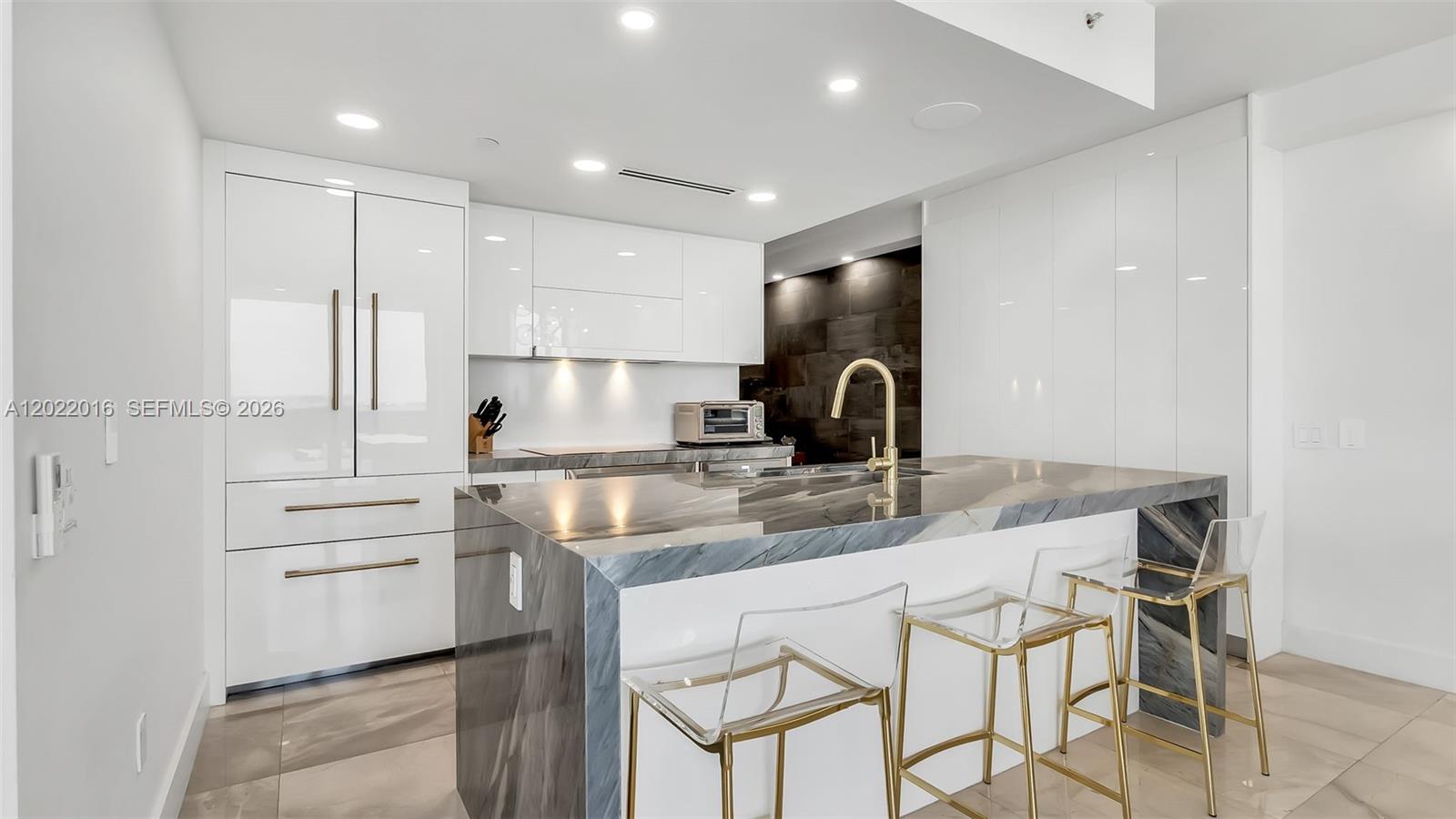 5875 Collins Ave #1807, Miami Beach FL 33140