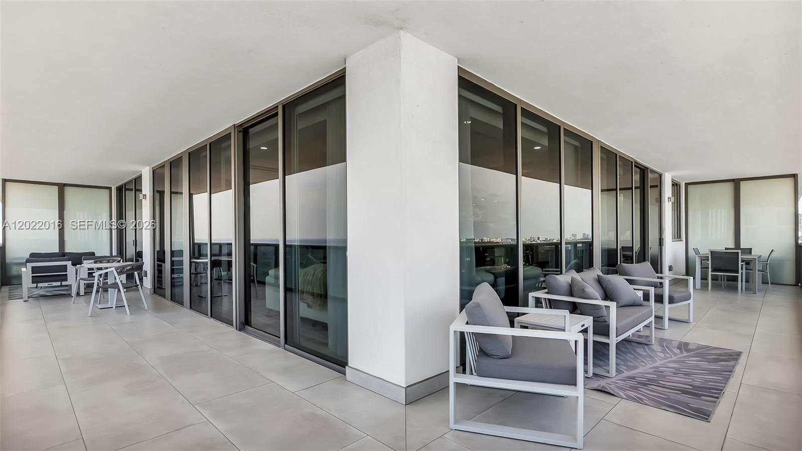 5875 Collins Ave #1807, Miami Beach FL 33140