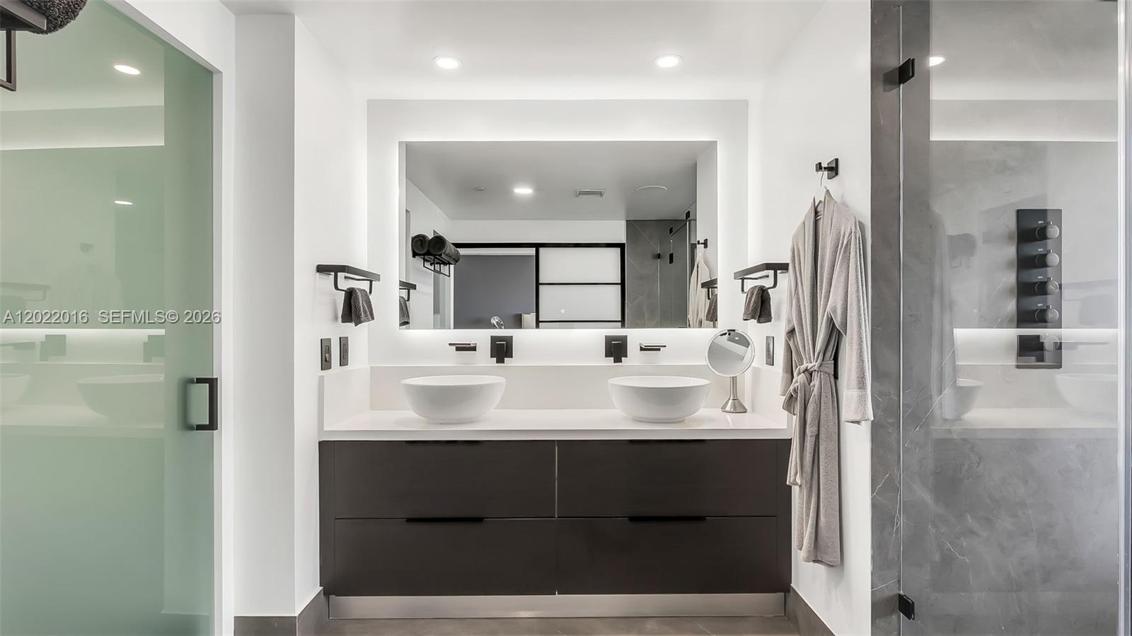 5875 Collins Ave #1807, Miami Beach FL 33140