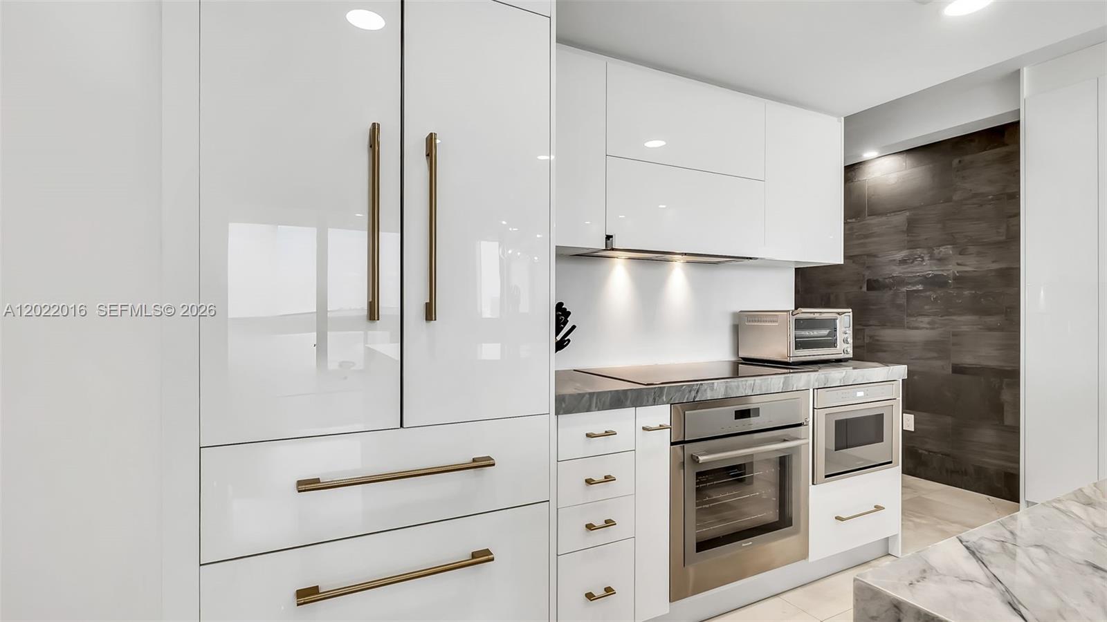 5875 Collins Ave #1807, Miami Beach FL 33140
