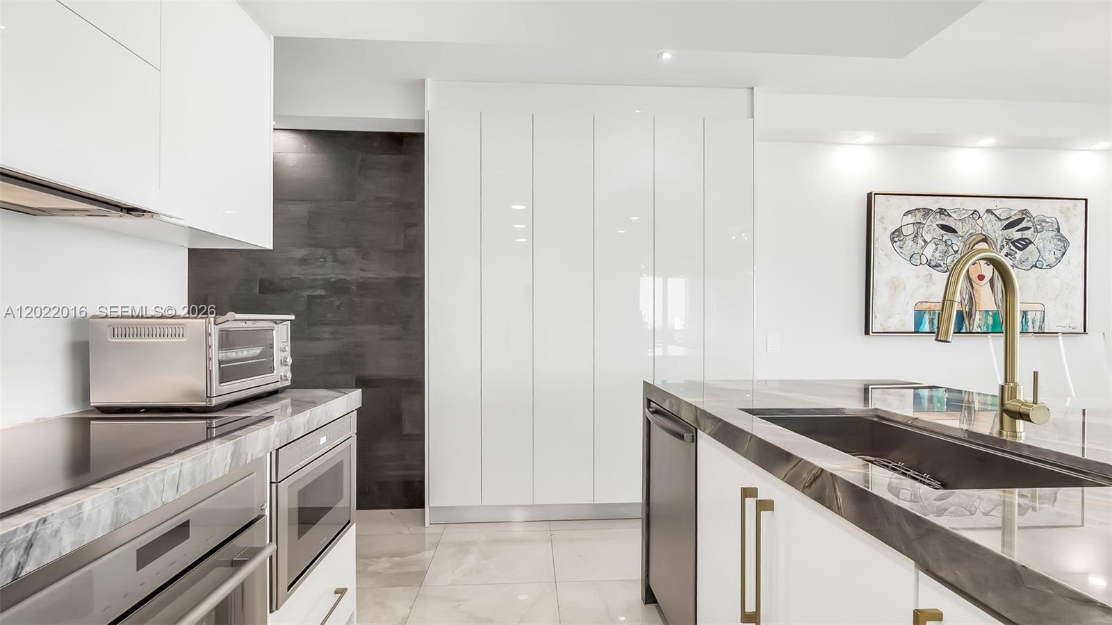 5875 Collins Ave #1807, Miami Beach FL 33140